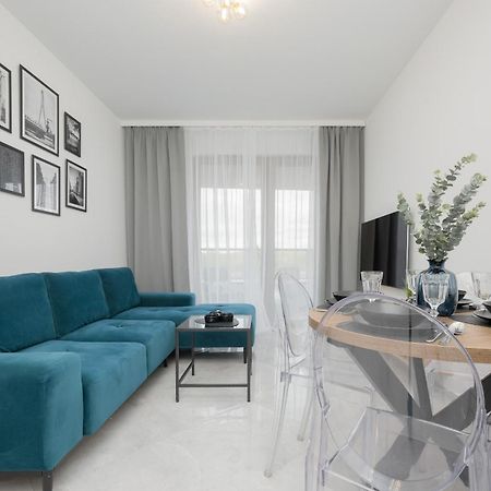 Apartment With Balcony & Parking In Warsaw By Noclegi Renters Екстериор снимка