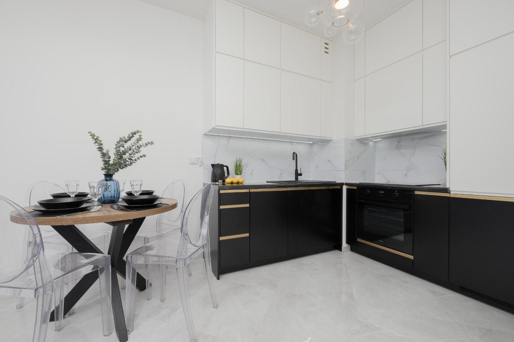 Apartment With Balcony & Parking In Warsaw By Noclegi Renters Екстериор снимка