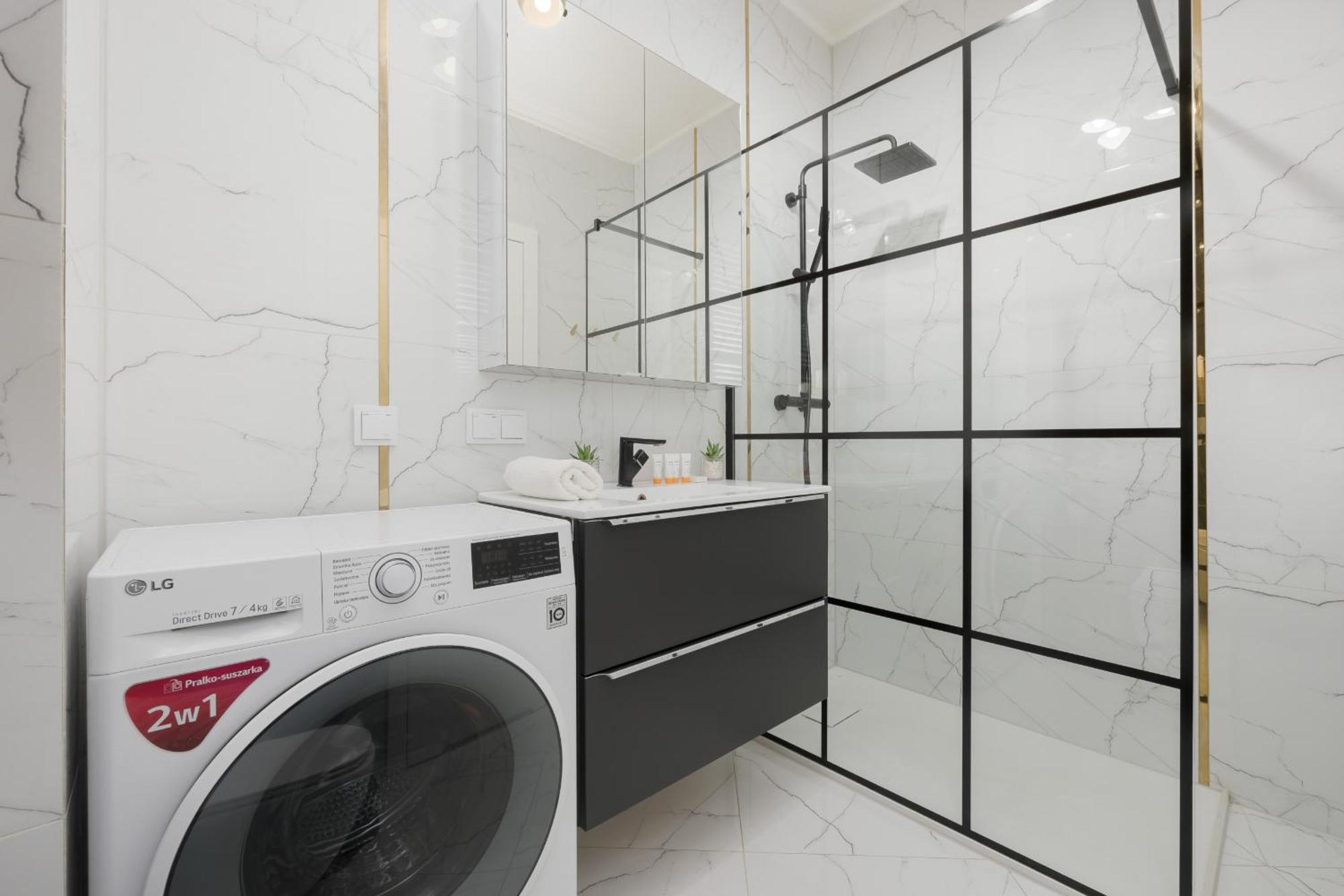 Apartment With Balcony & Parking In Warsaw By Noclegi Renters Екстериор снимка