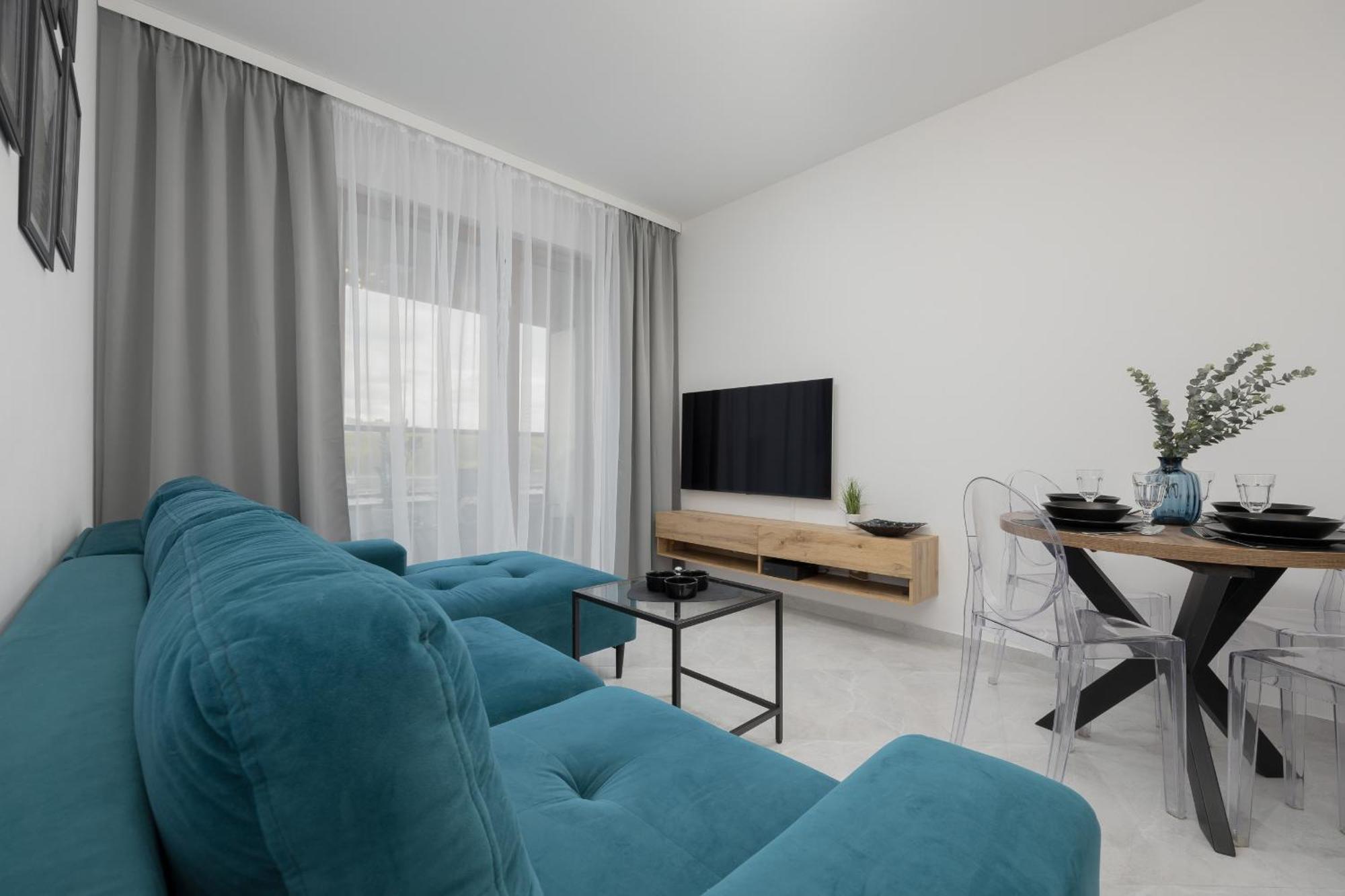 Apartment With Balcony & Parking In Warsaw By Noclegi Renters Екстериор снимка